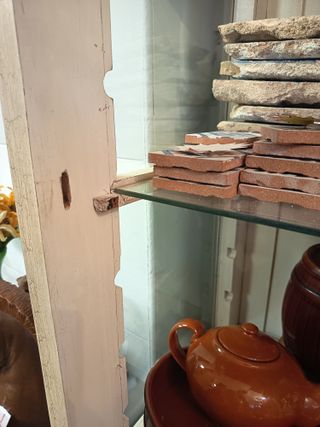 Vitrina antigua de madera
