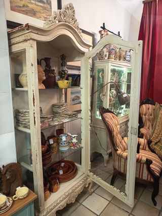Vitrina antigua de madera