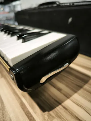 Suzuki Melodion M-37
