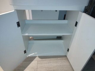 Mueble de baño con lavabo de cerámica