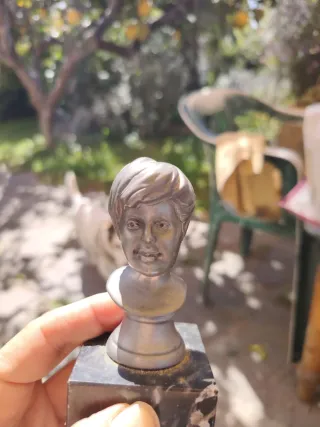 Busti bimbi in peltro su base marmo nero