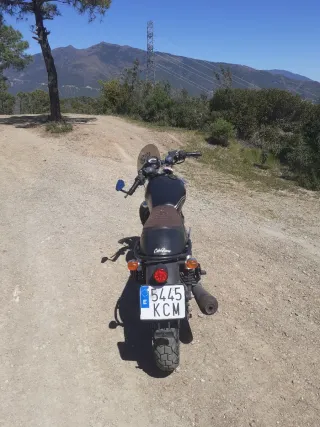 MH BOGGA café racer 125cc Negra