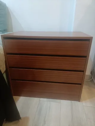 Cajonera de madera marrón