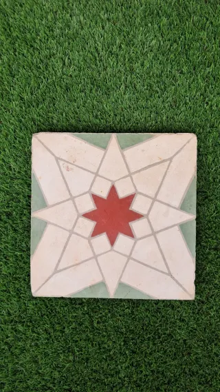 Baldosa hidráulica centenaria estrella