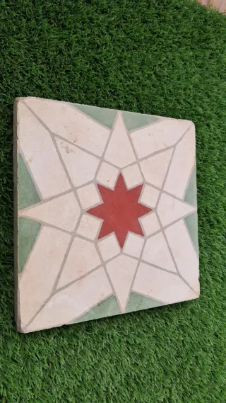 Baldosa hidráulica centenaria estrella