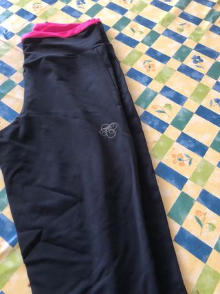 Leggings Asics neri con dettagli rosa