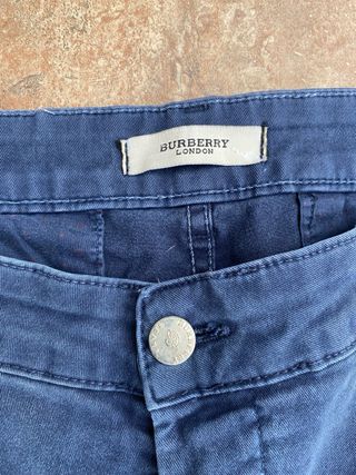 Pantalón chino navy de Burberry línea Burberry