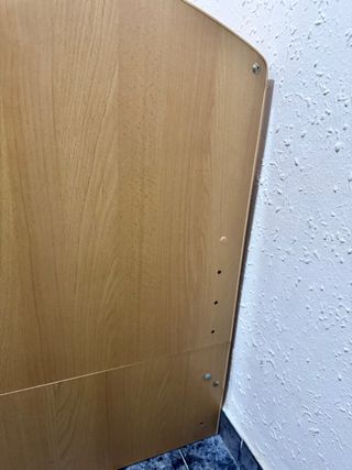 Cuna de madera con protector y colchón