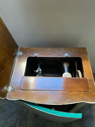 Máquina de coser Singer antigua tallada