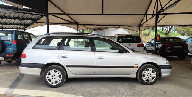 Toyota Avensis Wagon 2.0 D4-D Terra 2000, foto 2