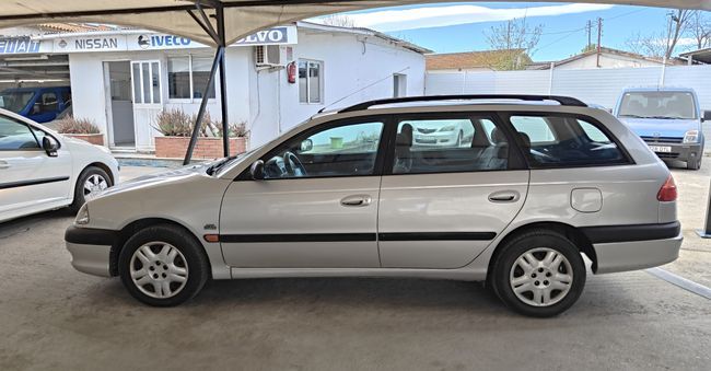 Toyota Avensis Wagon 2.0 D4-D Terra 2000, foto 3
