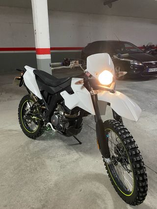 Moto Enduro UM DSR 125cc 4T Blanca