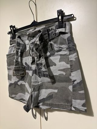Shorts camouflage donna con cintura