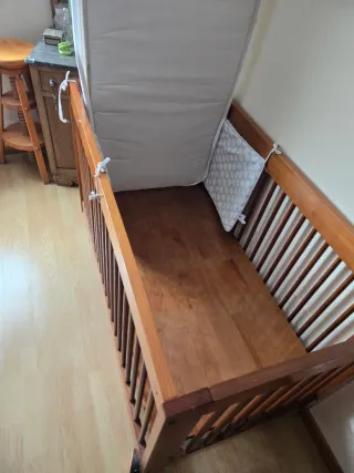 Cuna de madera maciza