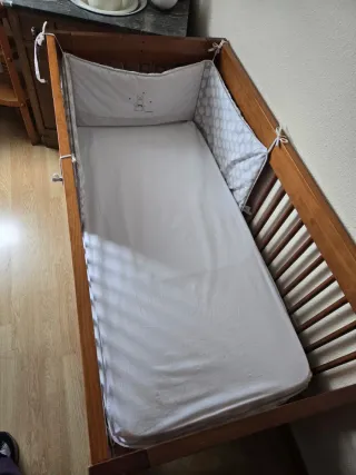 Cuna de madera maciza