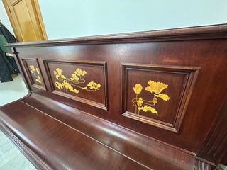 Piano Vertical Madera Tallada