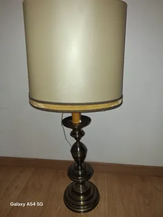 Lámpara de mesa metal y madera