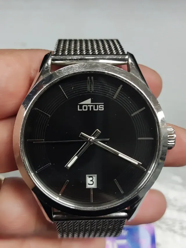 Reloj Lotus Negro con Correa Metálica