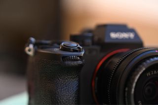 Cámara Sony a7 IV + Jaula Smallrig + 2 baterias