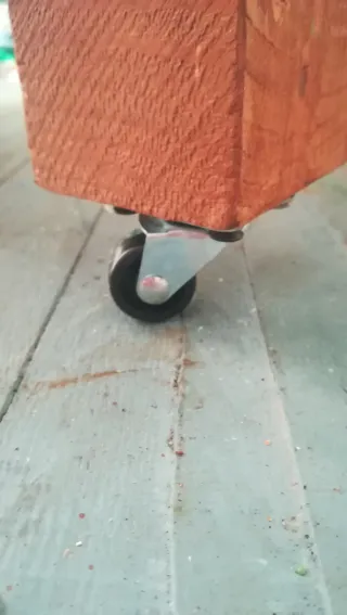 Alzatina in legno con fotelle