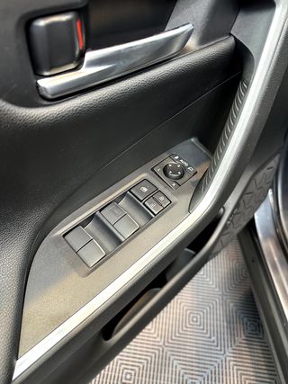 Toyota Rav4 2.5l 220H Advance