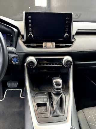 Toyota Rav4 2.5l 220H Advance