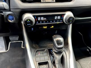 Toyota Rav4 2.5l 220H Advance