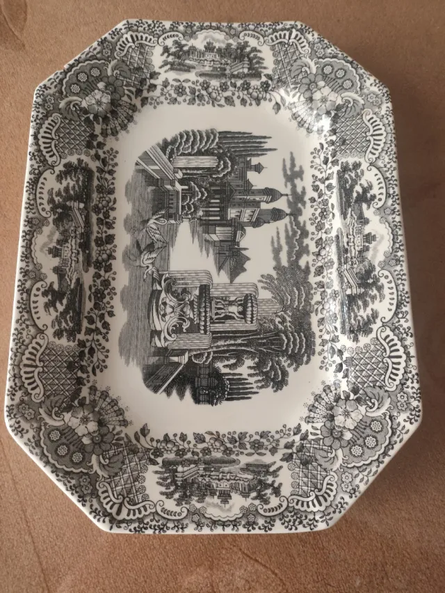 Fuente Cartuja de Sevilla de diseño octogonal