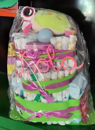 Tarta de pañales temática astronauta,de todo tipo.