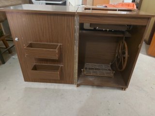Máquina de coser WERTHEIM con mueble de madera