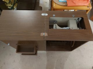 Máquina de coser WERTHEIM con mueble de madera