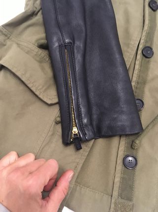 Chaqueta verde militar con mangas de piel