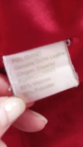 Cazadora de piel granate tirando a rojo