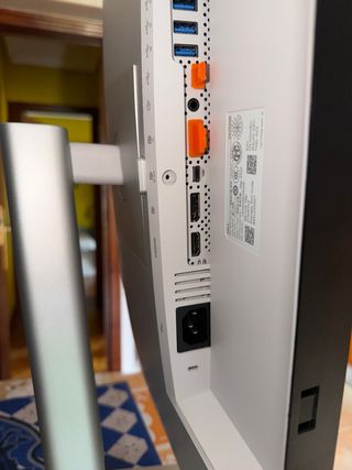 Monitor Dell U2723QE