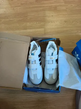 Zapatillas Adidas niño gris y blanco