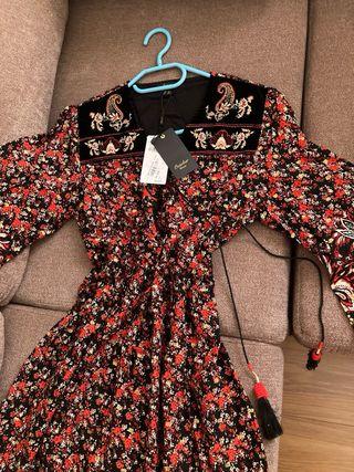 Precioso vestido floral de la marca October.