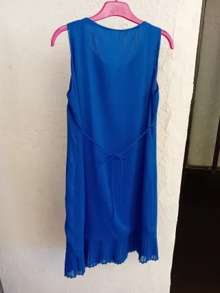 Vestido de fiesta azul con lazo