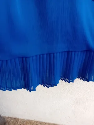 Vestido de fiesta azul con lazo