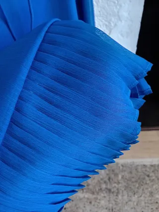 Vestido de fiesta azul con lazo