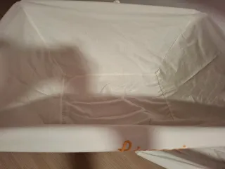 Cestas de mimbre con forro de tela.