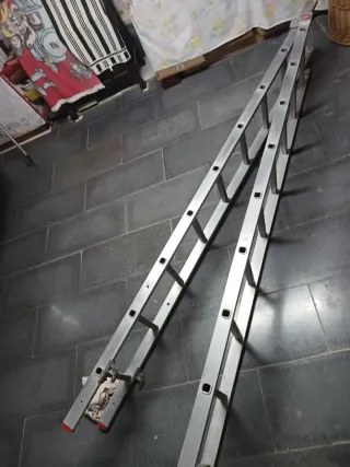 Escalera plegable de aluminio