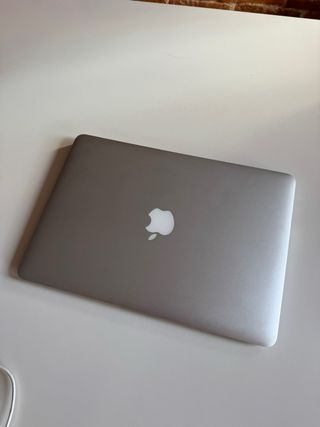 MacBook Air 13” 2015 i5 8GB RAM 256GB SSD