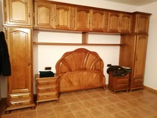 Dormitorio de matrimonio clásico madera
