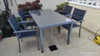 Mesa y 4 Sillas de Jardín