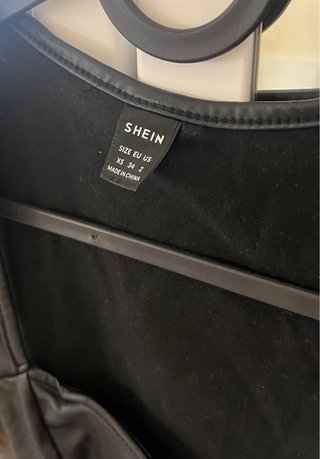 Top cuero SHEIN negro XS