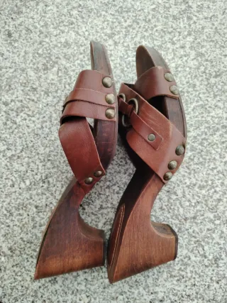 Sandalias de piel y madera Massimo Dutti T.40