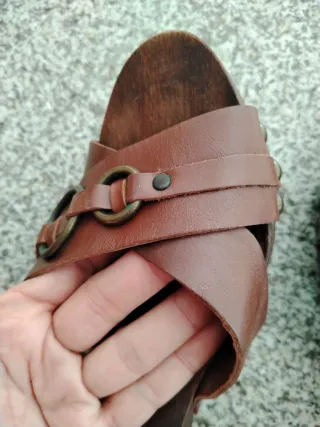 Sandalias de piel y madera Massimo Dutti T.40