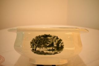 Fuente de porcelana con paisaje