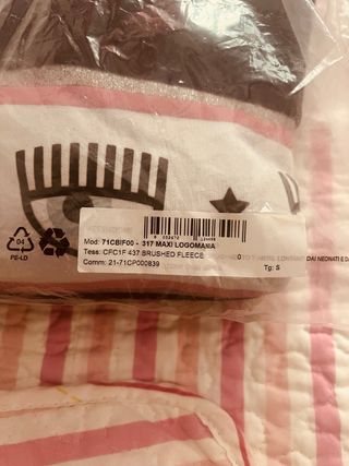 Sudadera Chiara Ferragni negra y rosa