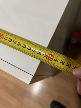 Mueble auxiliar beige y blanco. Aparador.